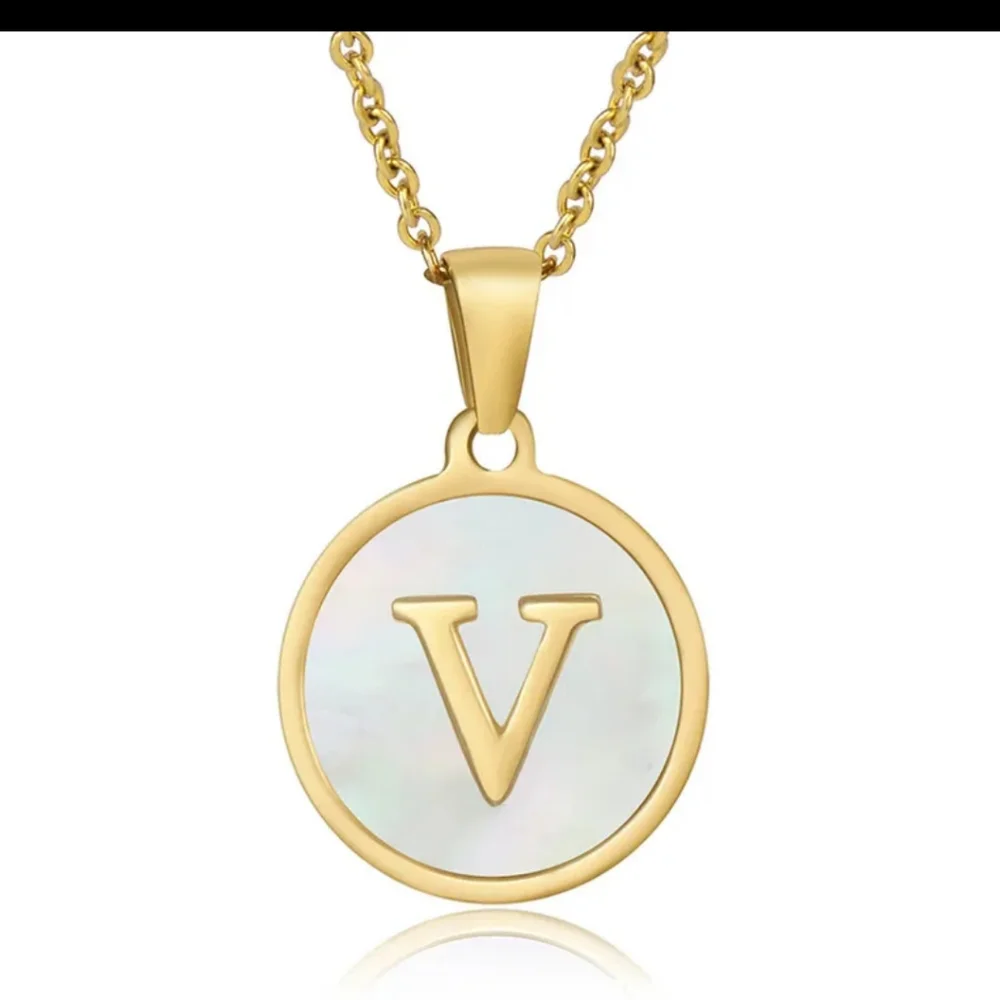 New gold plated stainless steel shell initial necklace - Picture 7 of 16